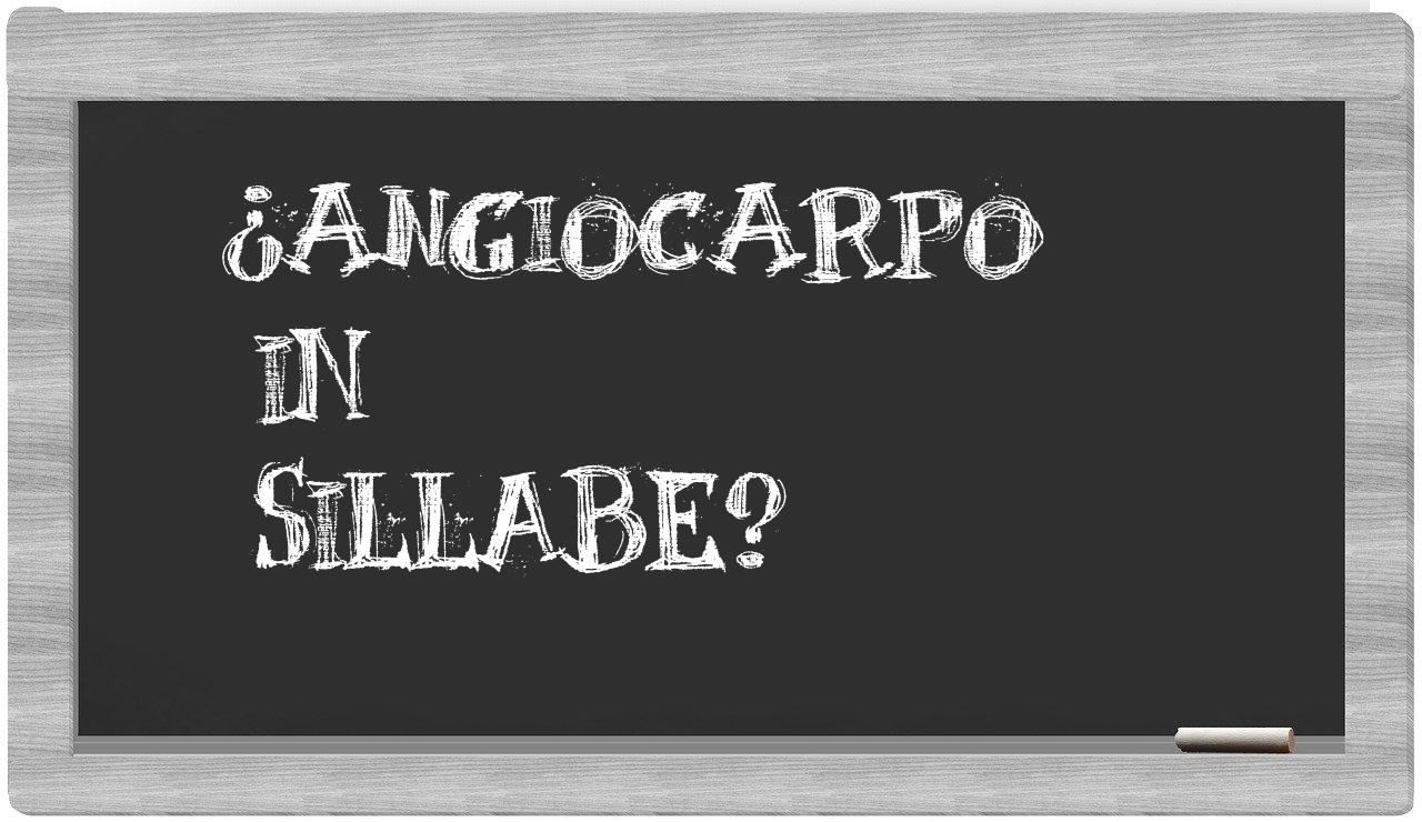 ¿angiocarpo en sílabas?